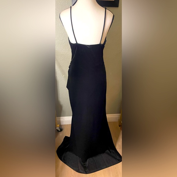 Velvet evening gown NWT - Picture 2 of 3